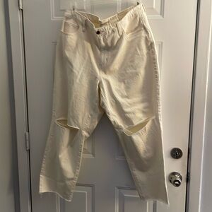 Universal Threads size 17 women’s distressed jeans